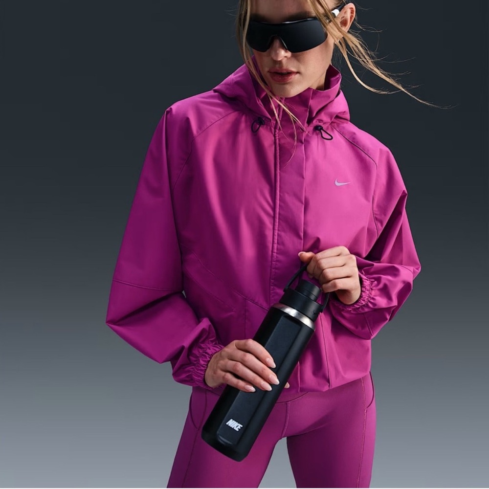 NEW!! Nike Storm FIT Swift Women's Running Jacket Size Medium  Hot Fuchsia‎